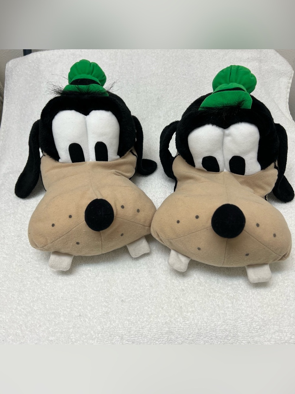 Disney Goofy Slippers Size M 9/10